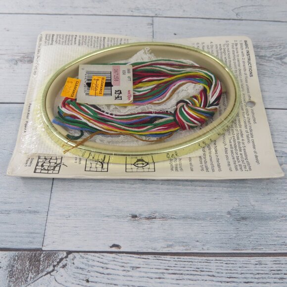 Vtg The New Berlin Co. Counted Cross Stitch Kit Christmas Santa Embroidery 30186 - Picture 11 of 11